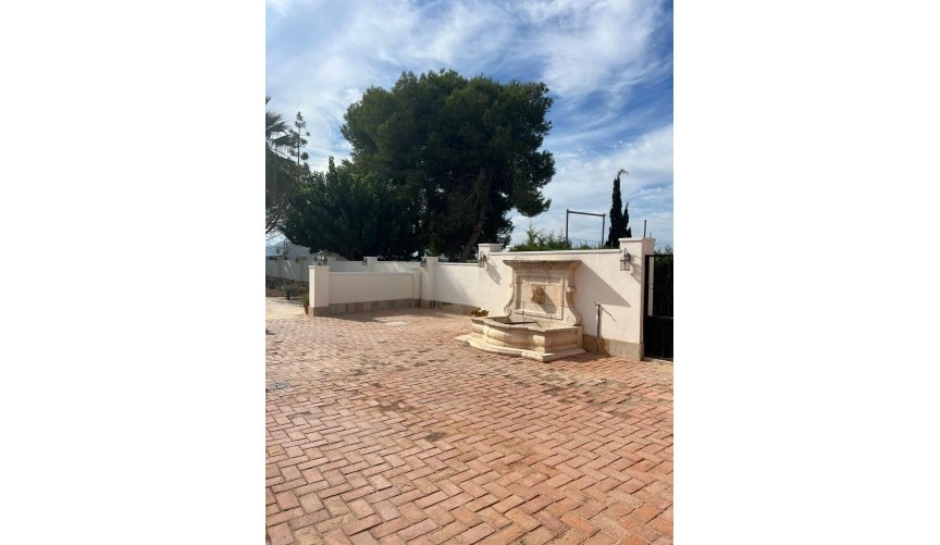 Resale - Villa -
Almoradí