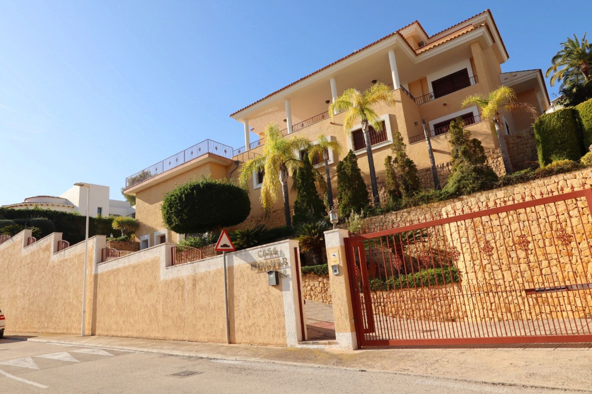 Resale - Villa -
Altea - Costa Blanca