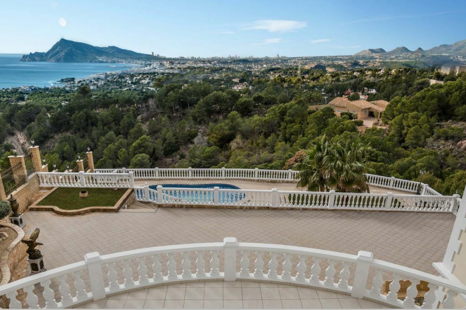 Resale - Villa -
Altea - Costa Blanca