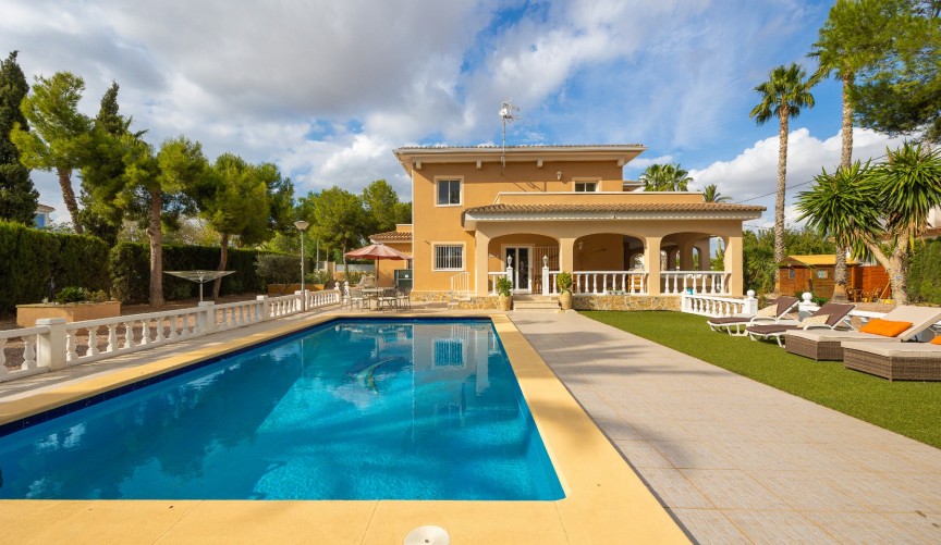 Resale - Villa -
Aspe - Inland