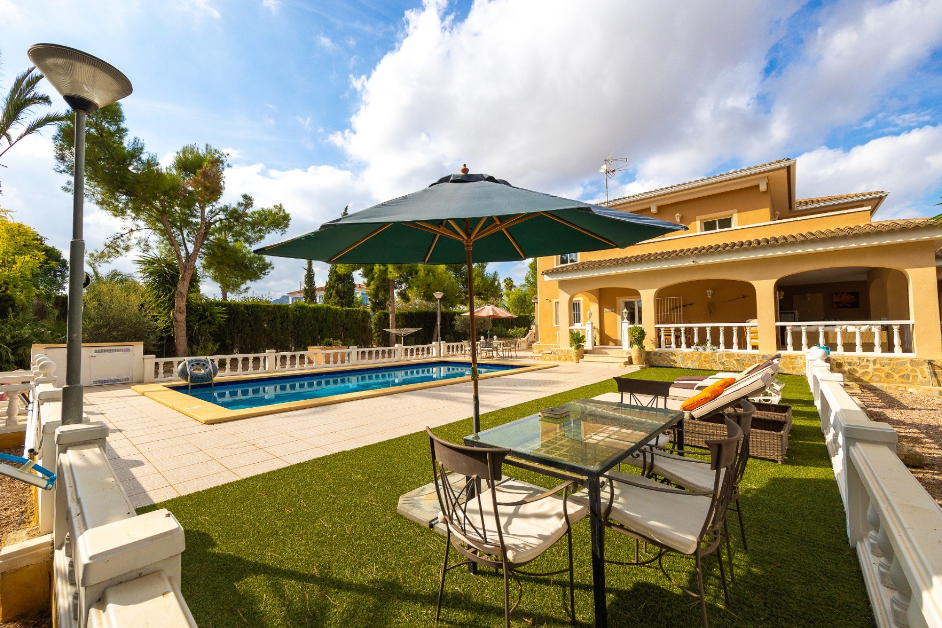 Resale - Villa -
Aspe - Inland