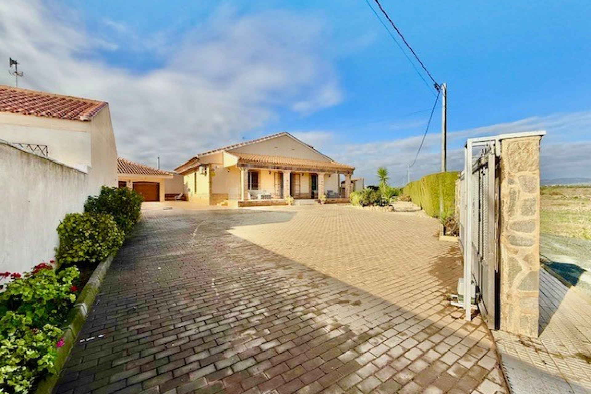 Resale - Villa -
Avileses - Inland