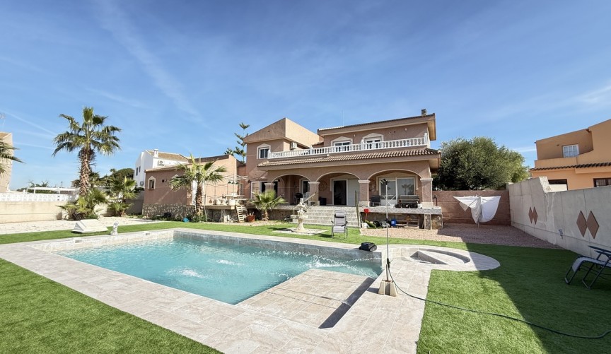 Resale - Villa -
Benijofar - Costa Blanca