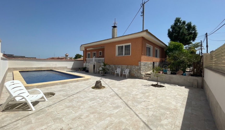 Resale - Villa -
Benijofar - Costa Blanca