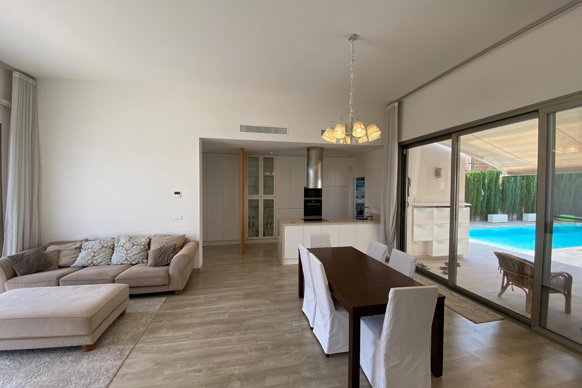 Resale - Villa -
Benijofar - Pueblo