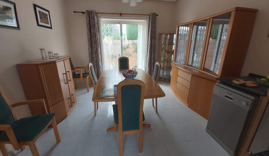 Resale - Villa -
Benimar - Costa Blanca