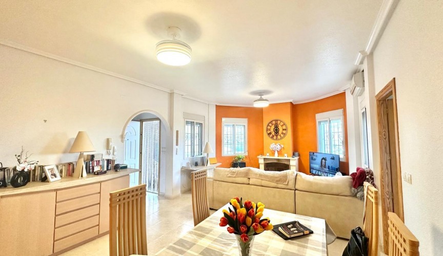 Resale - Villa -
Bigastro - Comunidad Valenciana