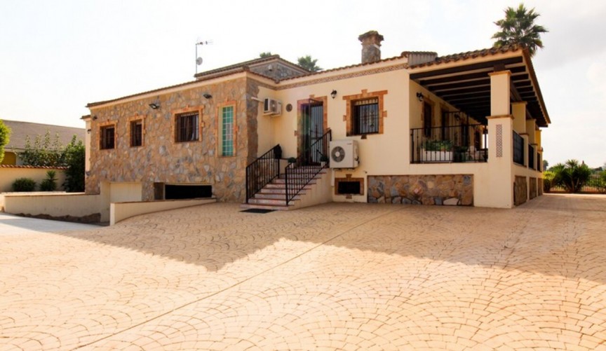 Resale - Villa -
Bigastro - Inland