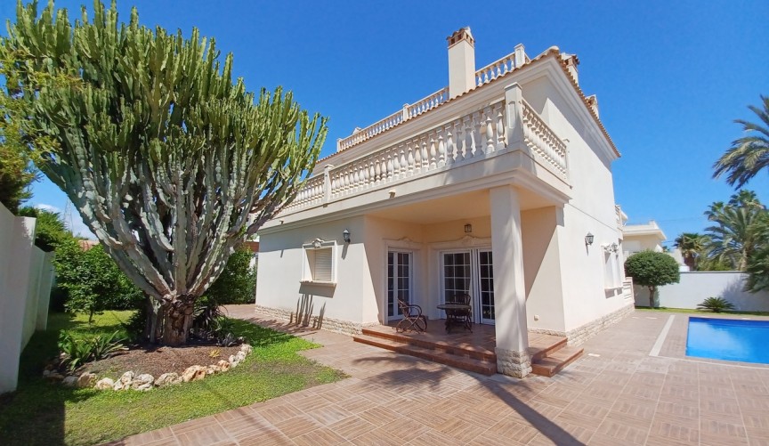 Resale - Villa -
Cabo Roig - Costa Blanca