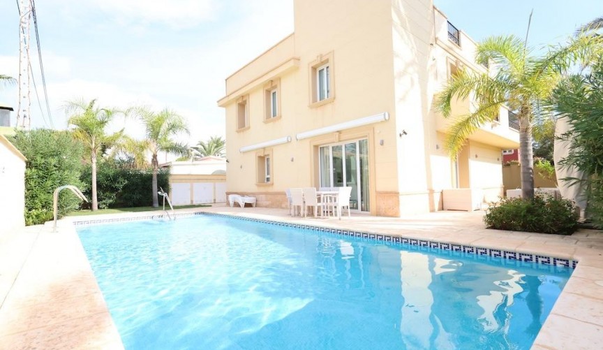 Resale - Villa -
Cabo Roig - Costa Blanca