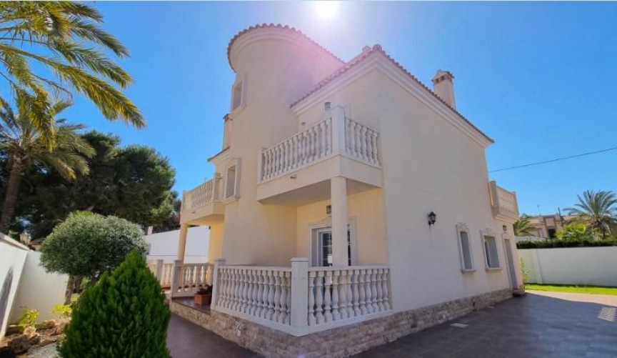 Resale - Villa -
Cabo Roig - Costa Blanca