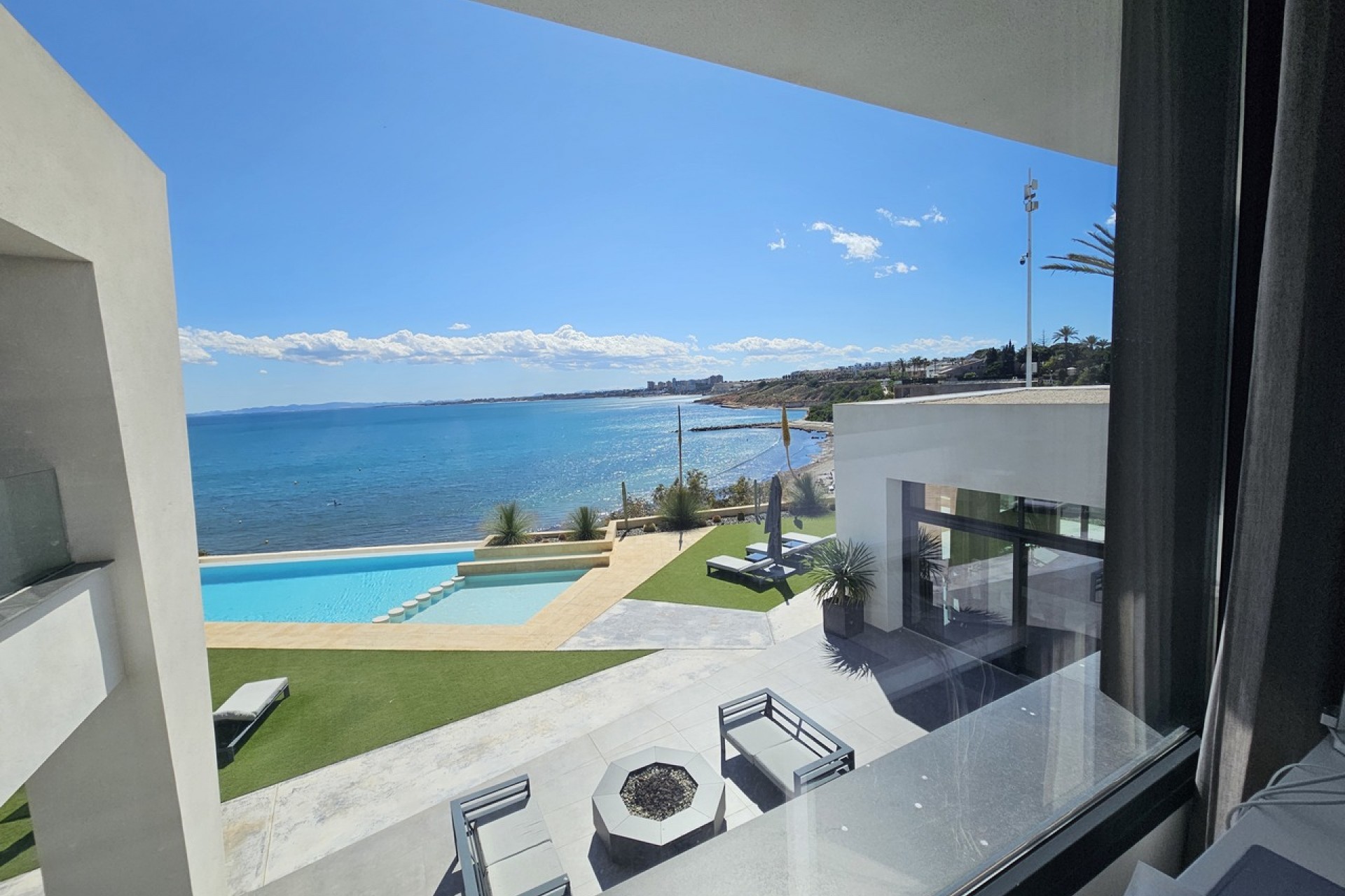 Resale - Villa -
Cabo Roig - Costa Blanca