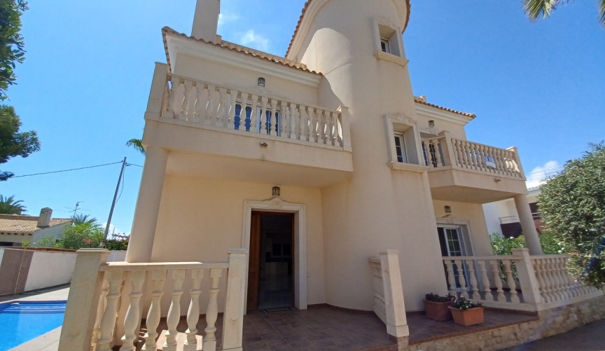 Resale - Villa -
Cabo Roig - Costa Blanca
