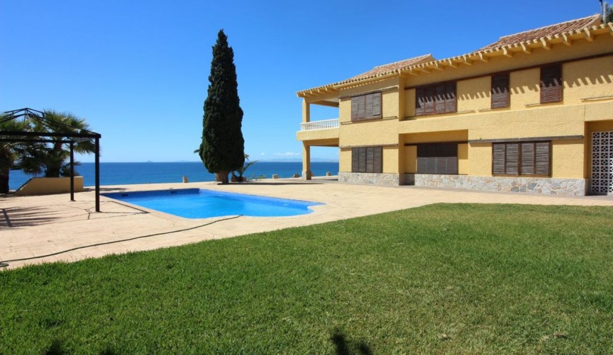 Resale - Villa -
Cabo Roig - Costa Blanca