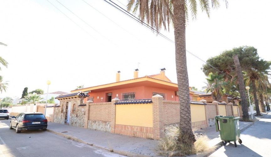 Resale - Villa -
Cabo Roig - Costa Blanca