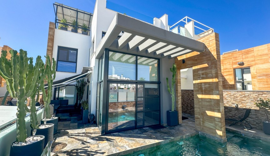 Resale - Villa -
Cabo Roig - Costa Blanca