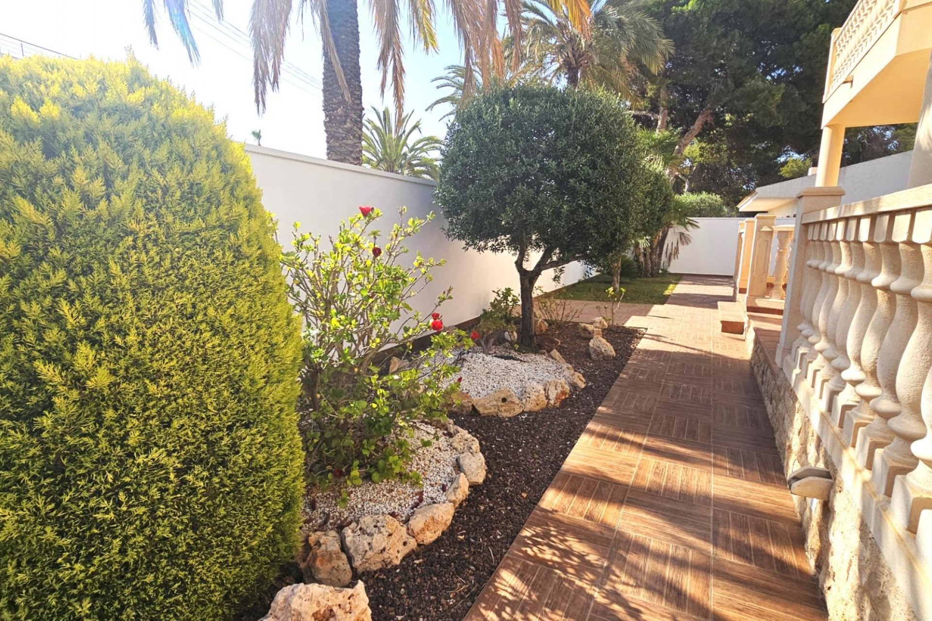 Resale - Villa -
Cabo Roig - La Caleta