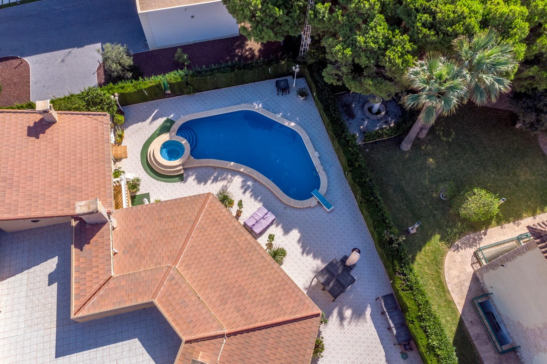 Resale - Villa -
Cabo Roig - Muy Cerca De La Playa