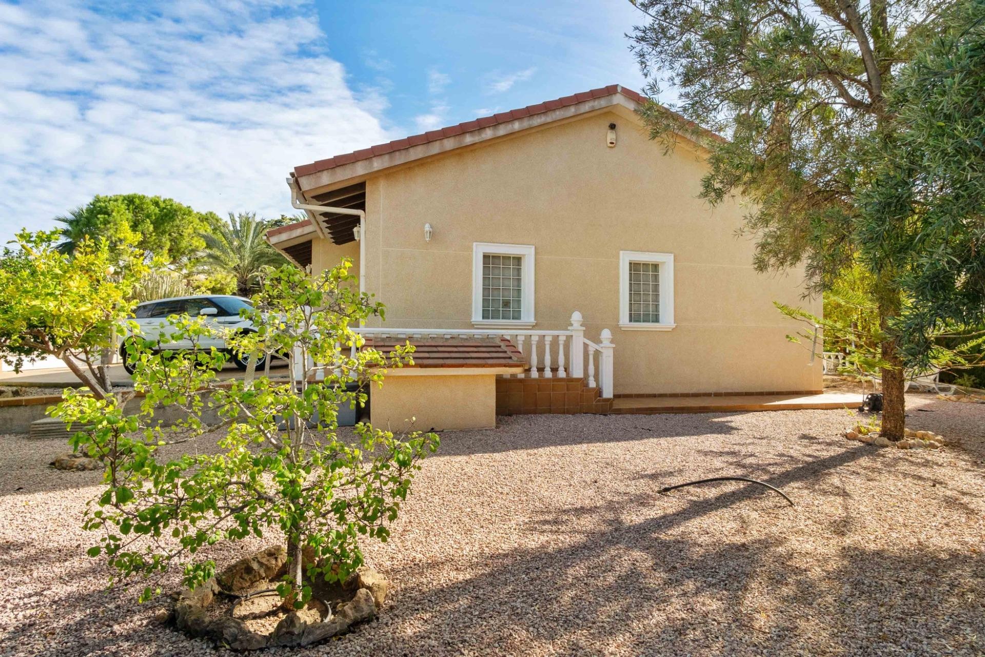 Resale - Villa -
Cabo Roig - Muy Cerca De La Playa