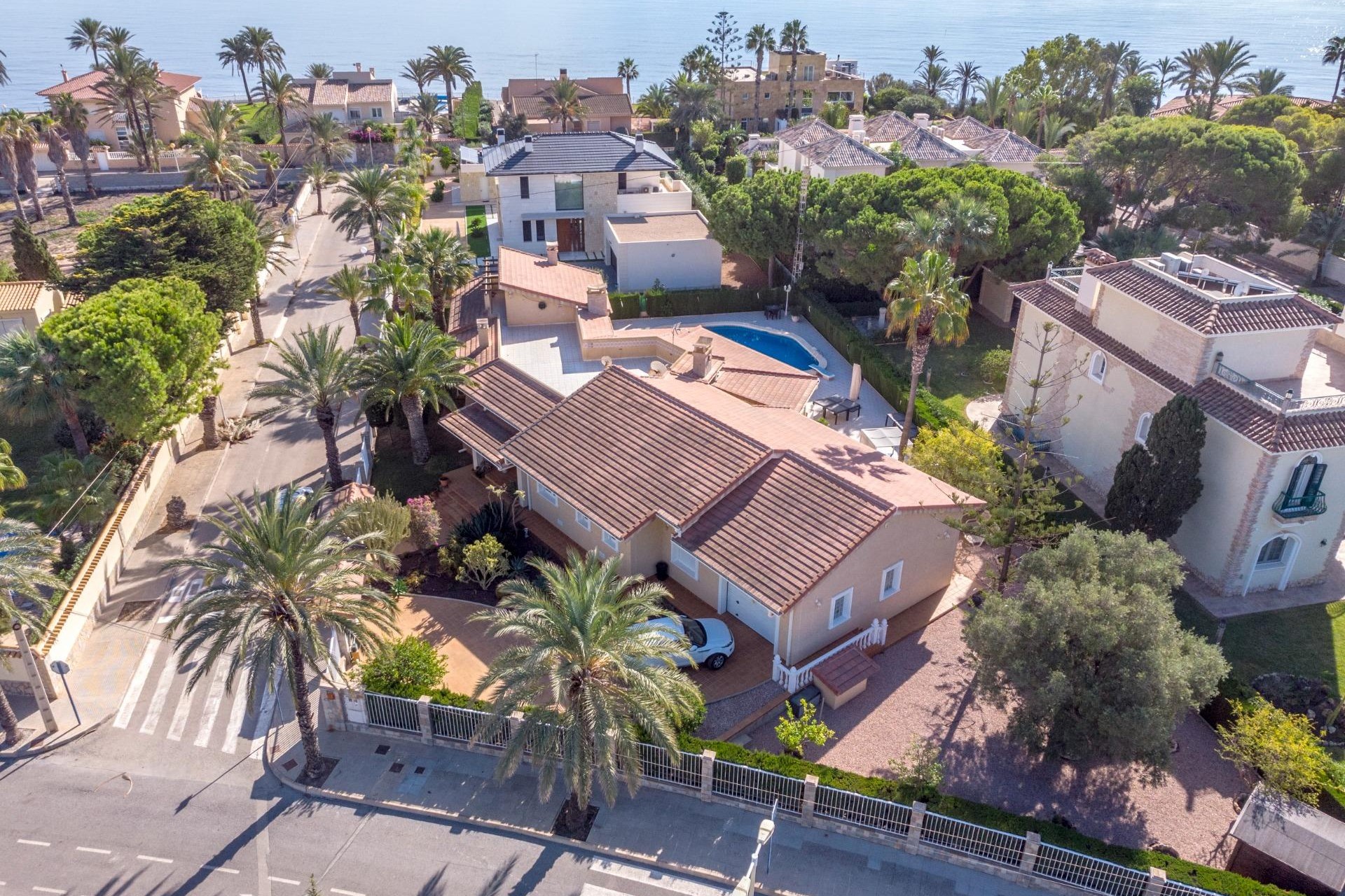 Resale - Villa -
Cabo Roig - Muy Cerca De La Playa