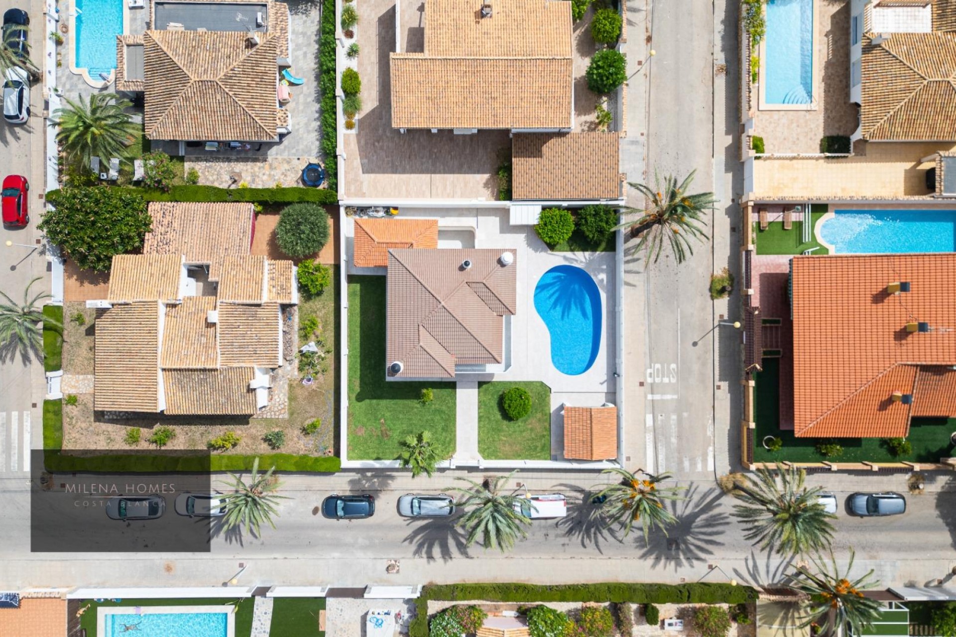 Resale - Villa -
Cabo Roig