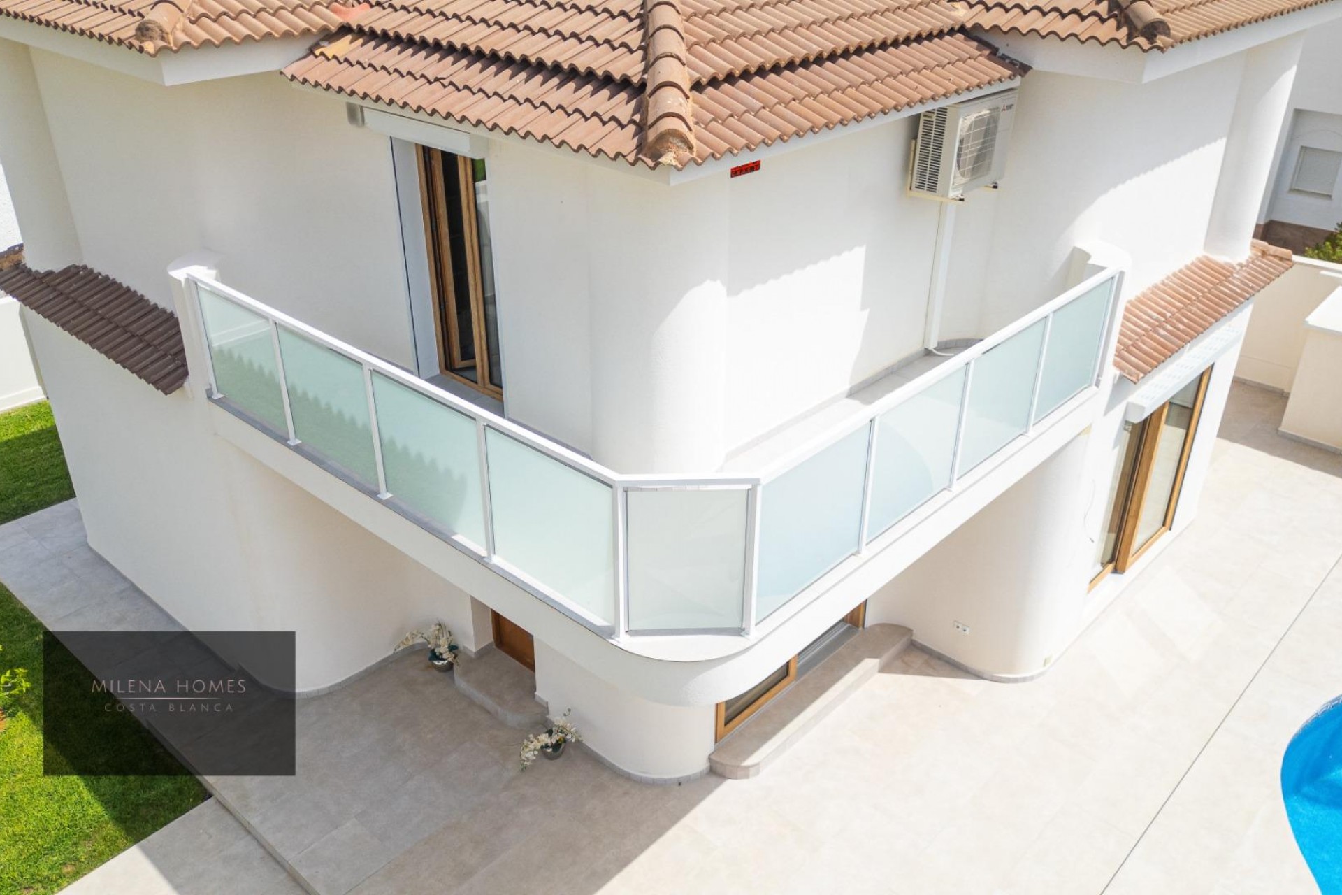 Resale - Villa -
Cabo Roig