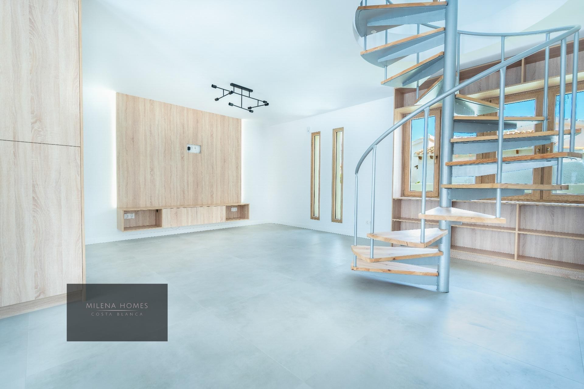 Resale - Villa -
Cabo Roig