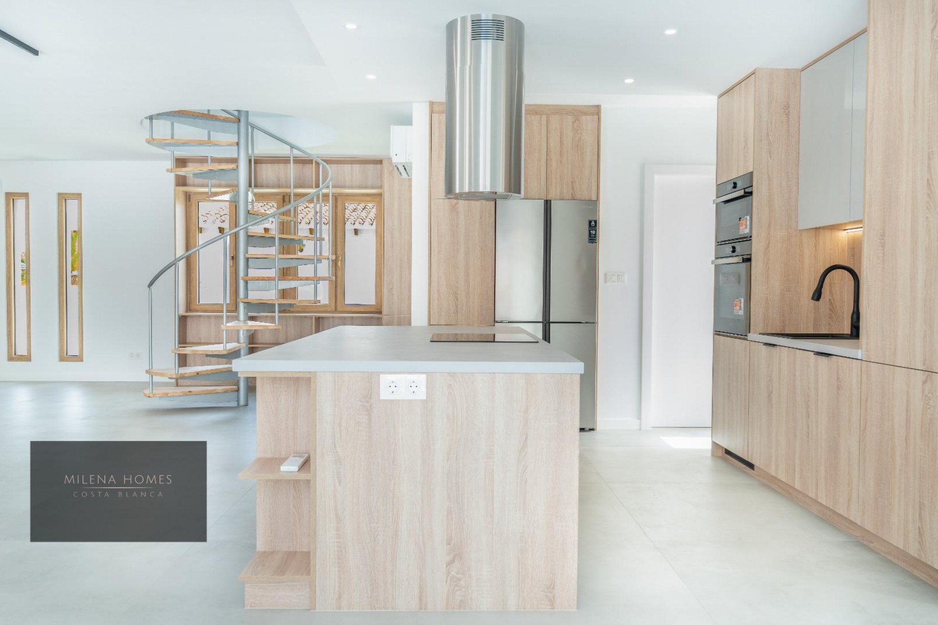 Resale - Villa -
Cabo Roig