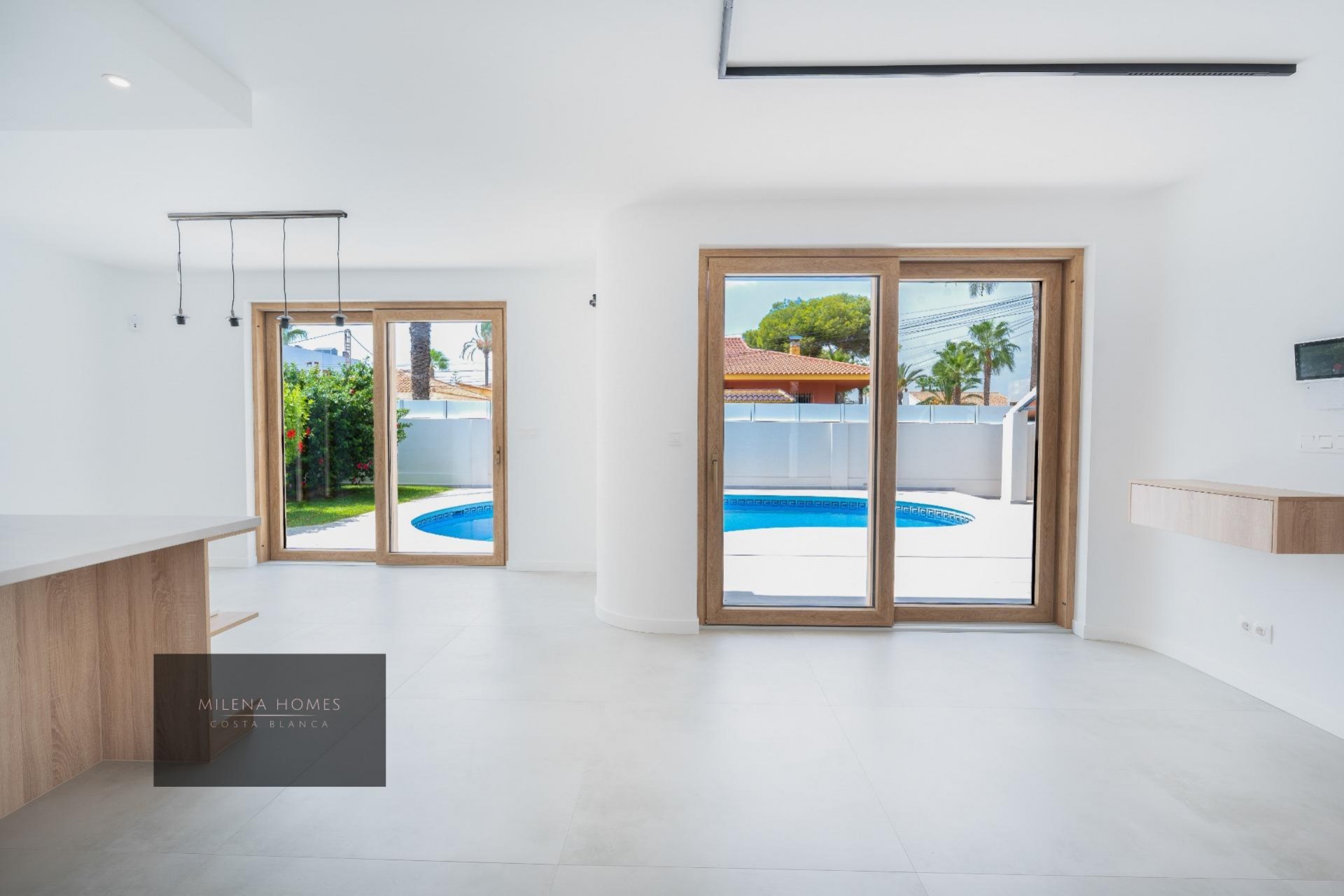 Resale - Villa -
Cabo Roig