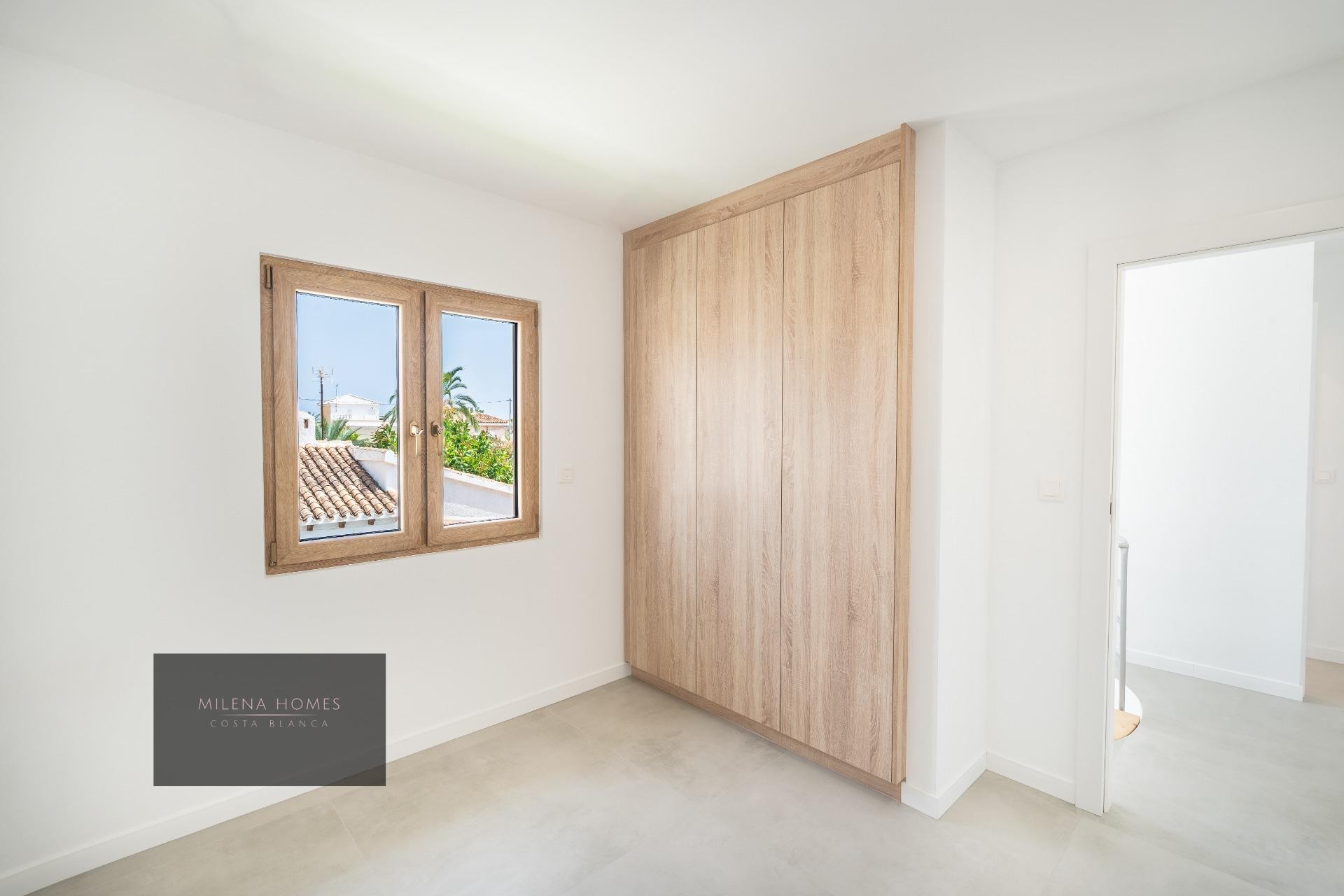 Resale - Villa -
Cabo Roig