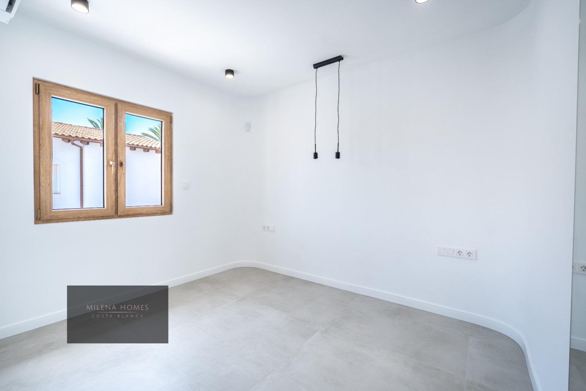 Resale - Villa -
Cabo Roig