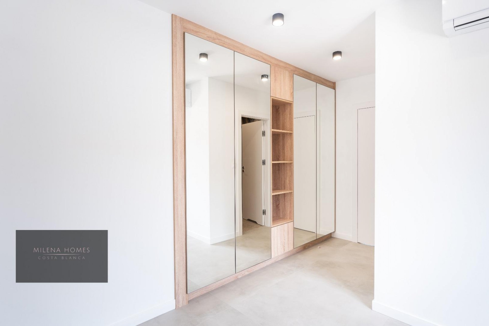 Resale - Villa -
Cabo Roig