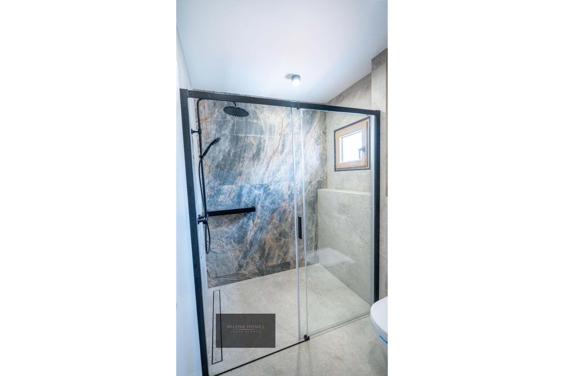 Resale - Villa -
Cabo Roig