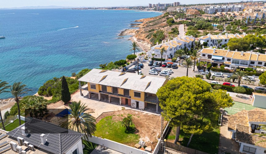 Resale - Villa -
Cabo Roig