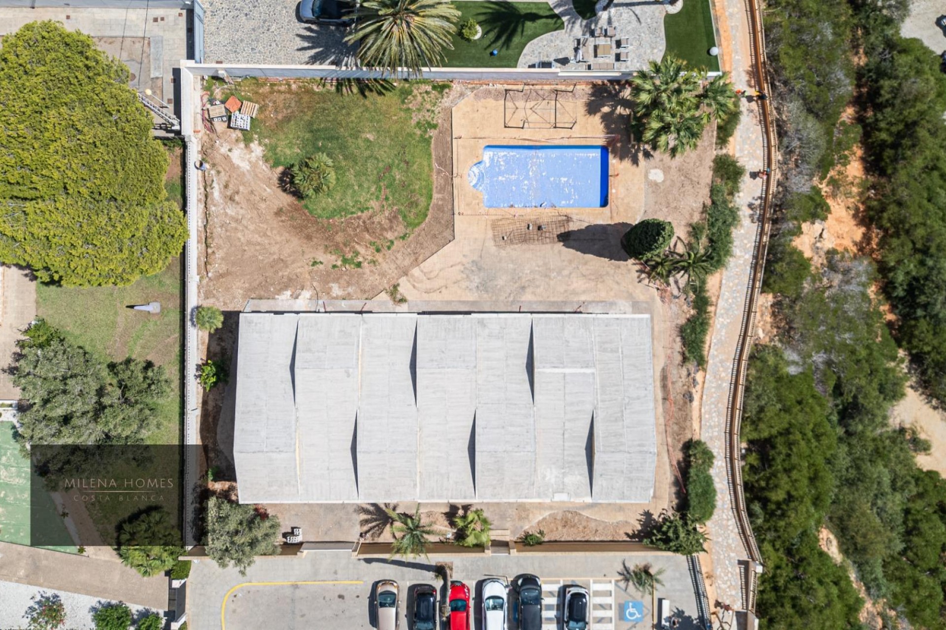 Resale - Villa -
Cabo Roig