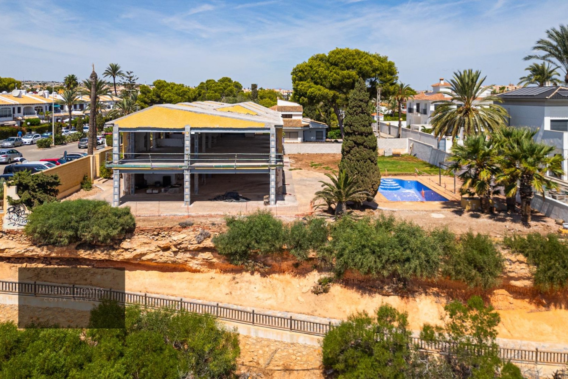 Resale - Villa -
Cabo Roig