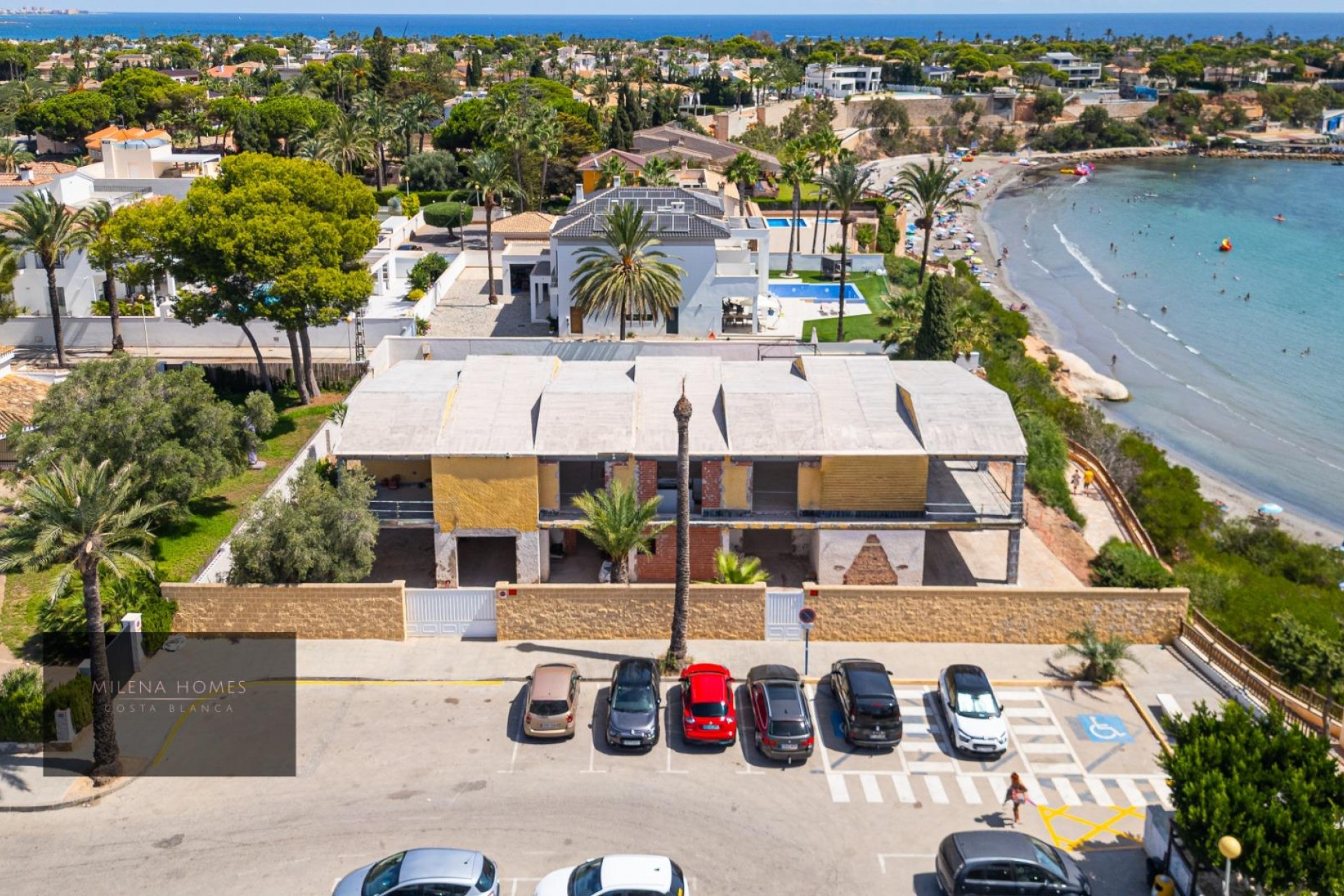 Resale - Villa -
Cabo Roig