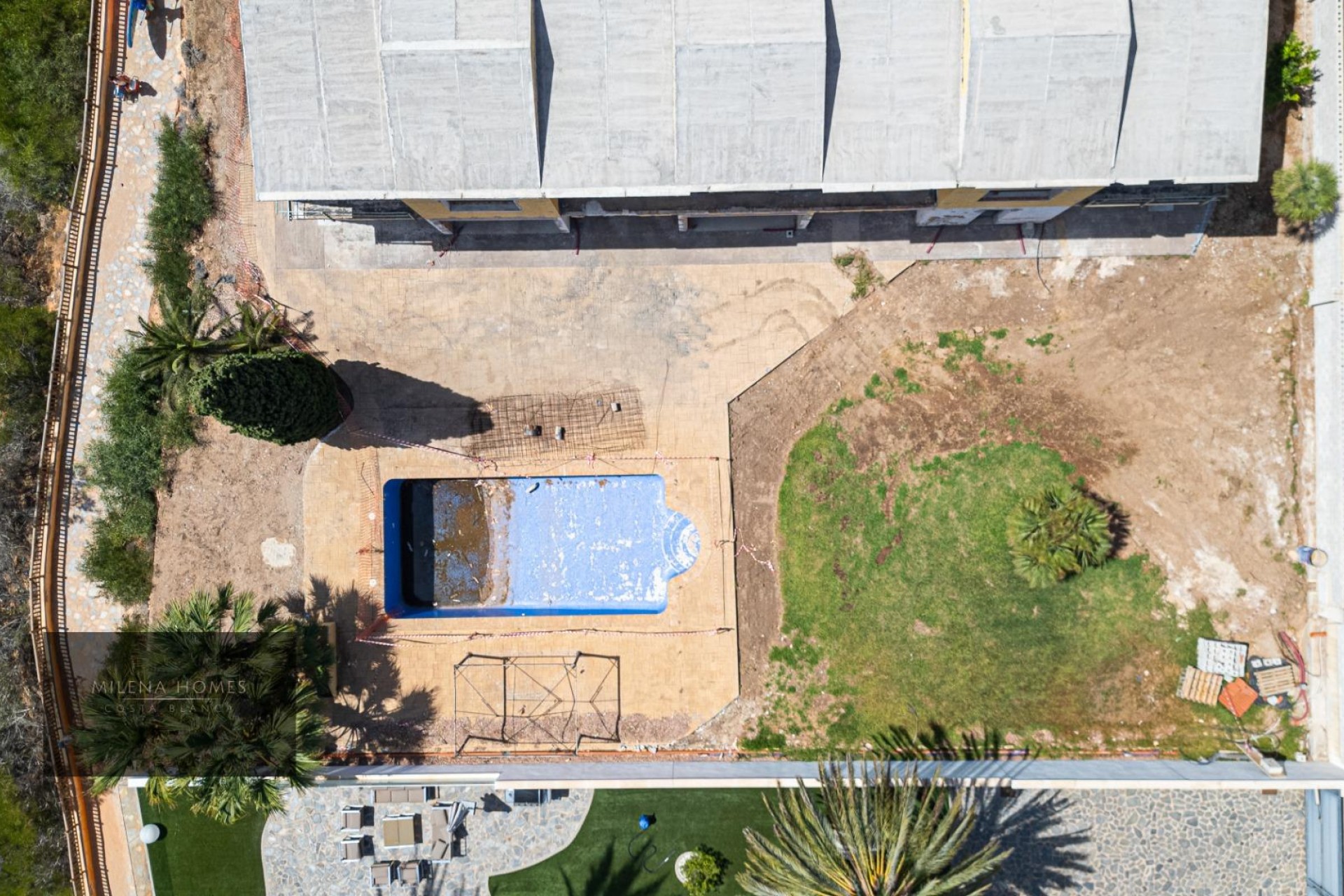 Resale - Villa -
Cabo Roig