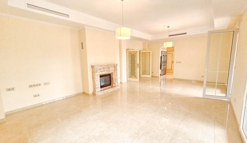 Resale - Villa -
Cabo Roig