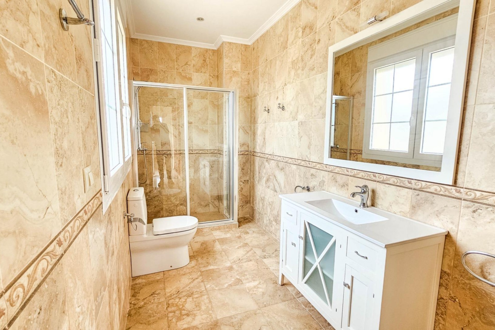 Resale - Villa -
Cabo Roig