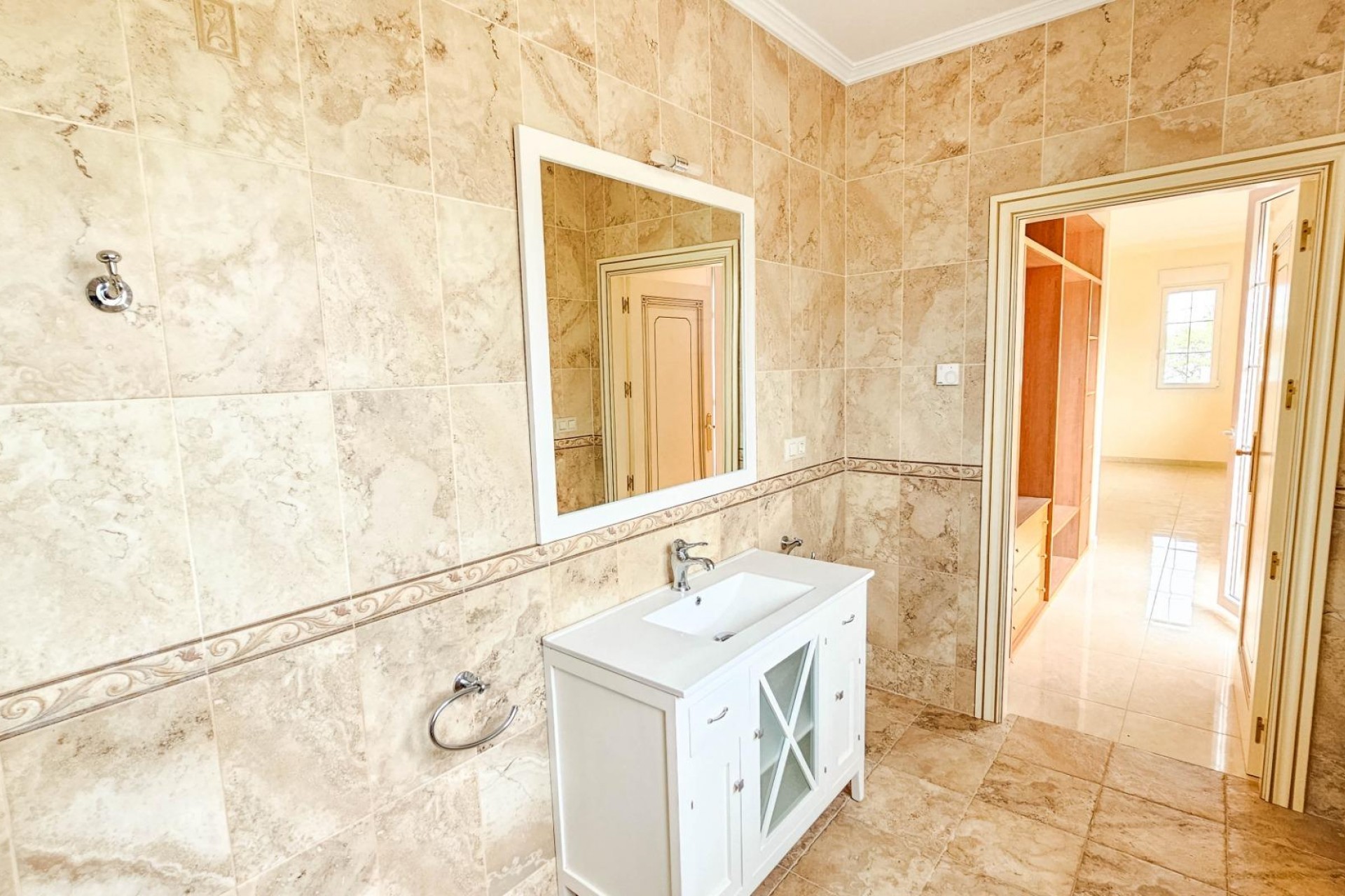 Resale - Villa -
Cabo Roig