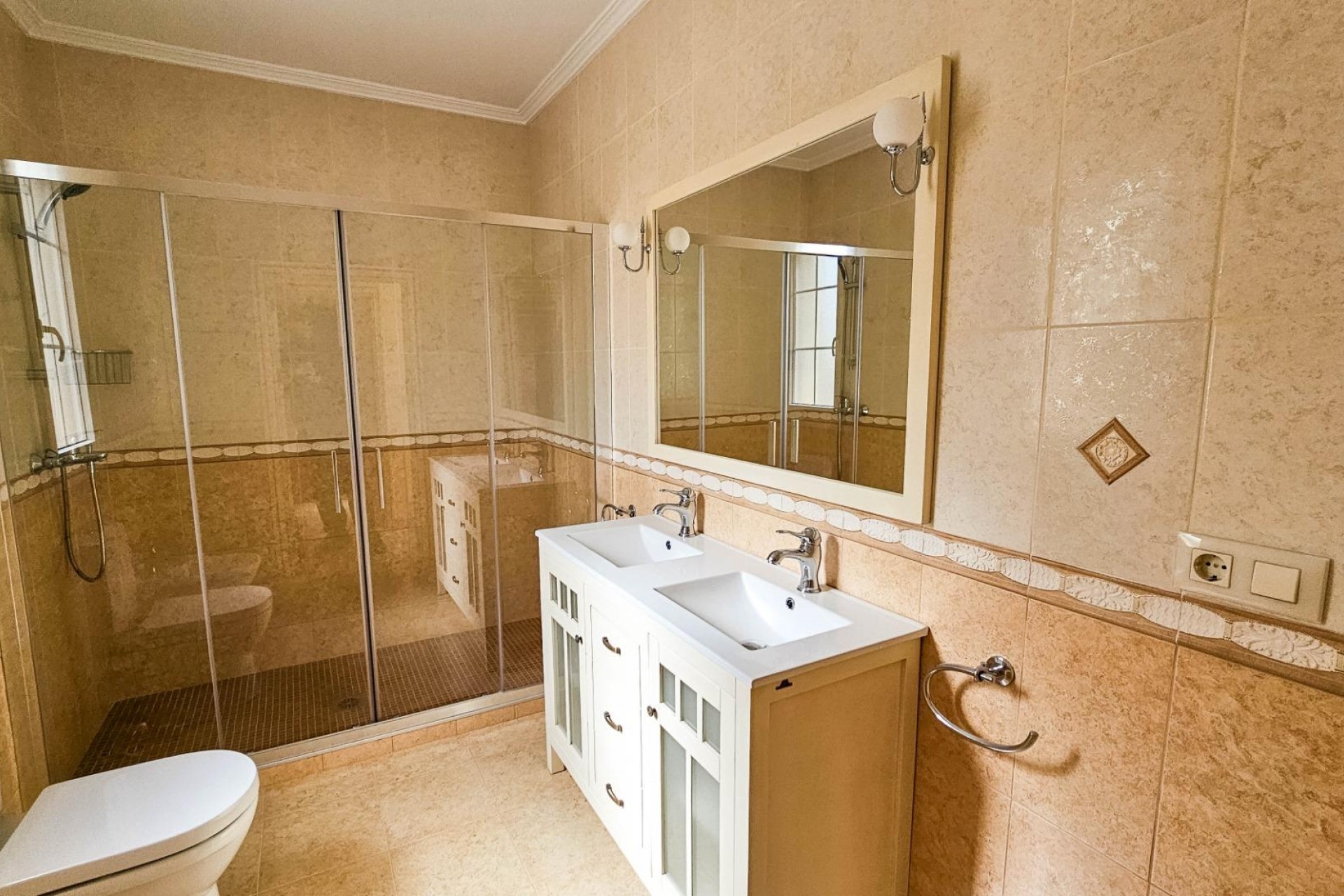 Resale - Villa -
Cabo Roig