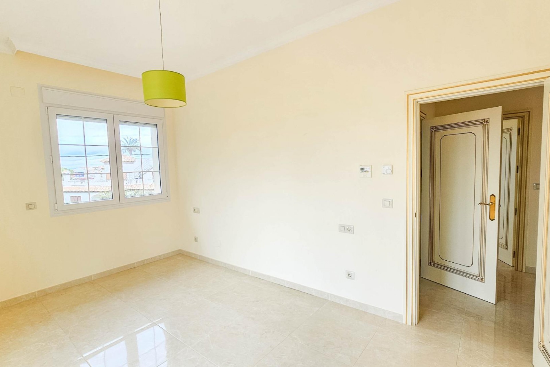 Resale - Villa -
Cabo Roig