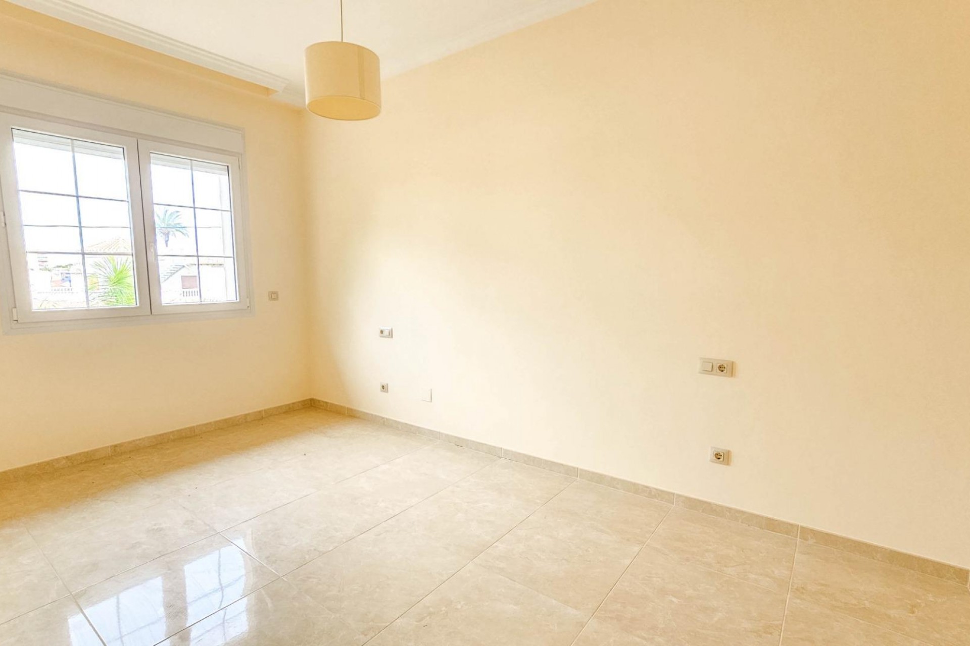 Resale - Villa -
Cabo Roig