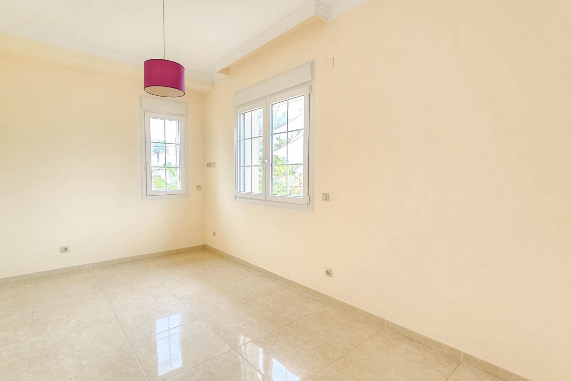 Resale - Villa -
Cabo Roig