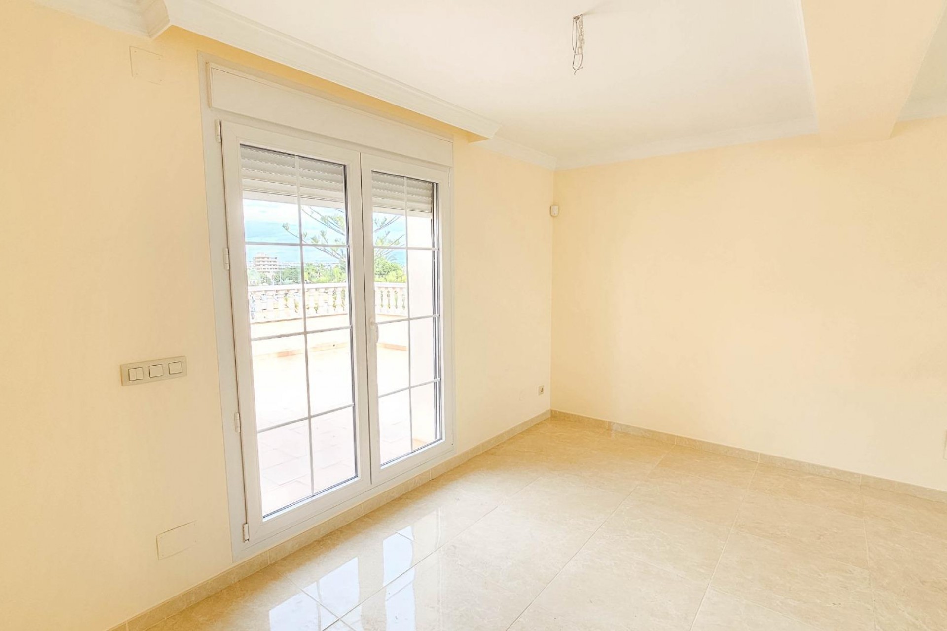 Resale - Villa -
Cabo Roig