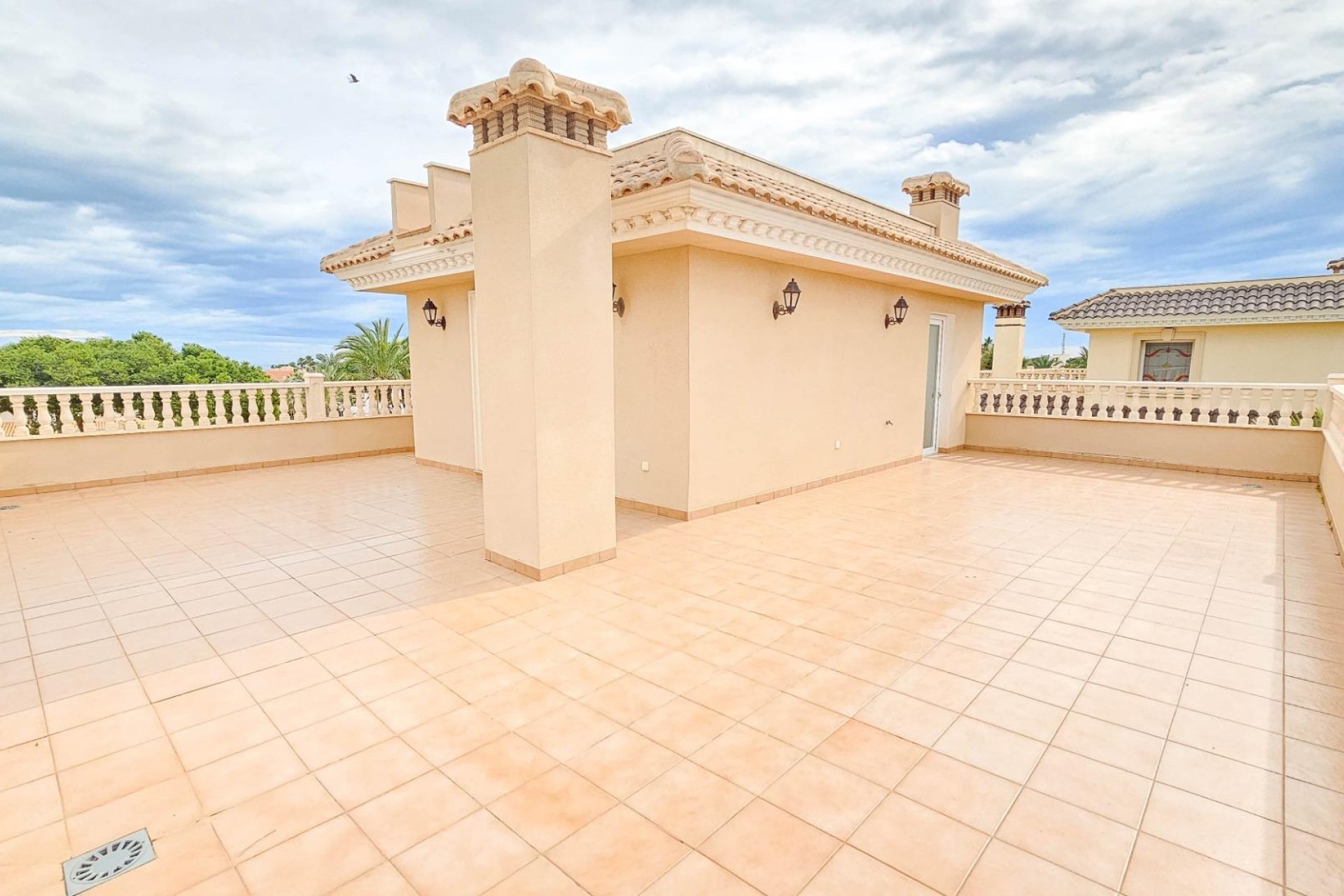 Resale - Villa -
Cabo Roig