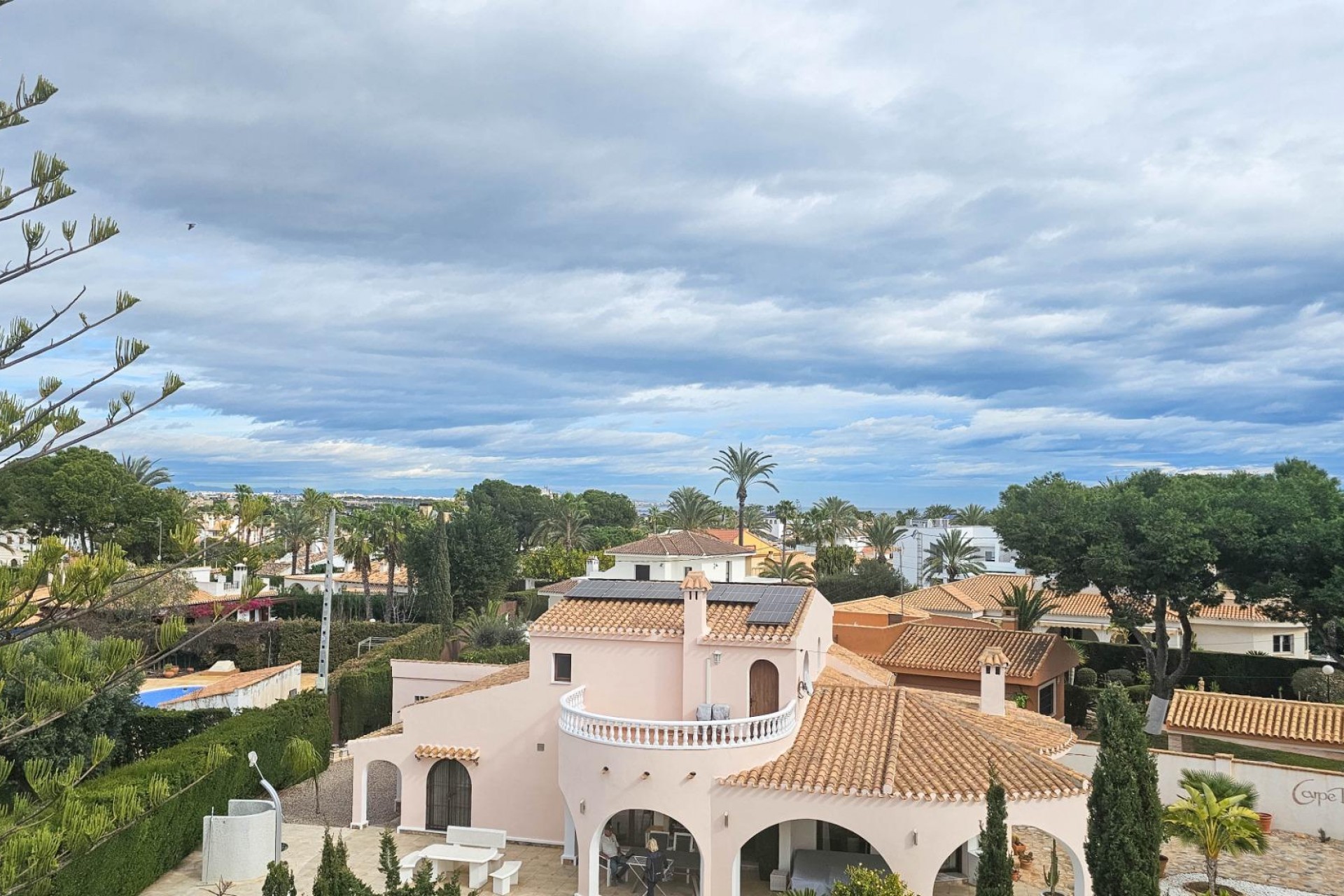 Resale - Villa -
Cabo Roig