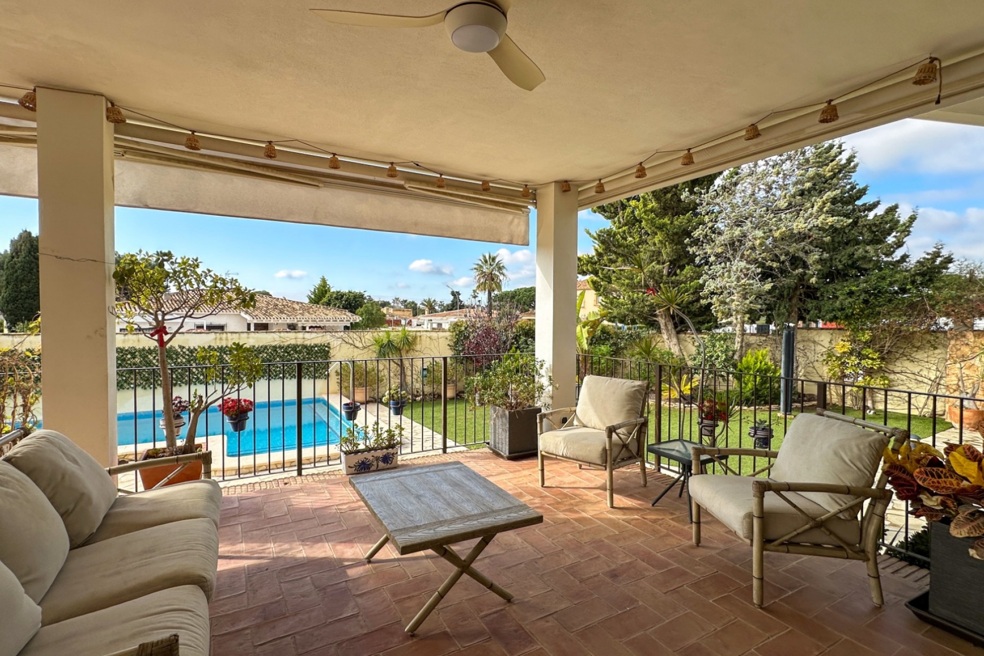 Resale - Villa -
Campoamor - Costa Blanca