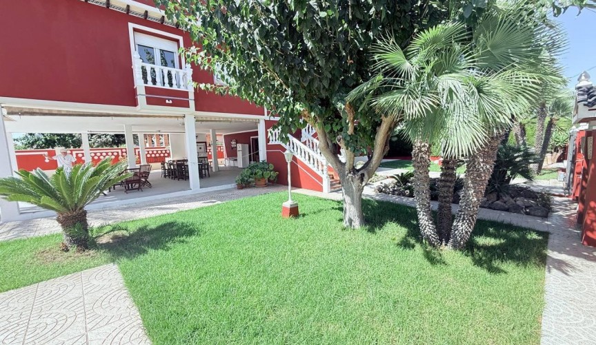 Resale - Villa -
Campoamor